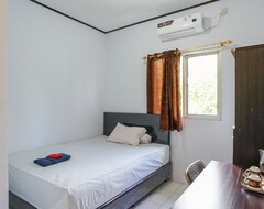 Hotelli RedDoorz near Sam Ratulangi Airport (Manado, Indonesia)