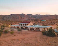 Hele huset/lejligheden Psychic Arches - Hot Tub, Pool Table, Cowboy Pool, Fireplace, Arcade, Views! (Landers, USA)