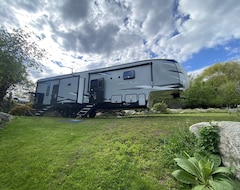 Hele huset/lejligheden 2022 5th Wheel Rv, 2bd, Sleeps 6, Kootenai River Views/access, Picnic Table (Bonners Ferry, USA)