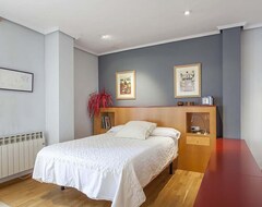 Toàn bộ căn nhà/căn hộ 4 Bedroom Casa Del Rio For 8 People (Pedralba, Tây Ban Nha)