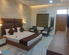 The highclass hotel (Bathinda, Indien)