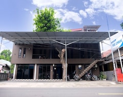 Puri Lembang Hotel (Majene, Indonezija)