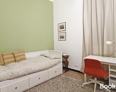 Entire House / Apartment Ravecca Corner Centro Citta (Genoa, Italy)