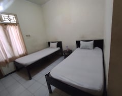 Oyo 93048 Hotel Puri Mandiri (Purworejo, Indonesien)