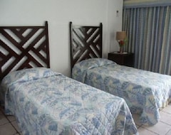 Khách sạn Crystal Ripple Beach Lodge (Ocho Rios, Jamaica)