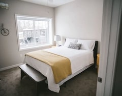 Charming Hotel Suite Location In Downtown Bridgman (Bridgman, Sjedinjene Američke Države)