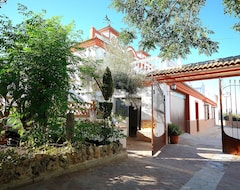 Hotel Villa Amparo, Priego De Córdoba, Sierra Subbética, Villa Con Jardín Y Piscina. (Priego de Córdoba, Spanien)