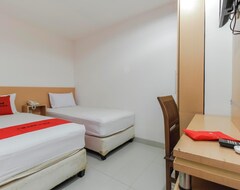 Hotel RedDoorz Plus @ Galaxy Bekasi (Bekasi, Indonesia)