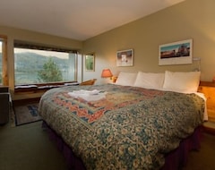Hotel Edgewater Lodge (Whistler, Canada)