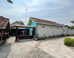 Khách sạn Spot On 93621 Kost Bu Tutik Syariah (Malang, Indonesia)