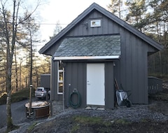 Cijela kuća/apartman Family Friendly School Lockers Cottage In Beautiful Surroundings. 8 Pers Sauna And Jacuzzi (Stord, Norveška)