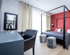 Hotel Suite 136 (Palermo, Italy)