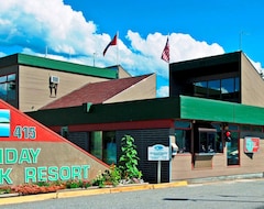Khách sạn Holiday Park Resort (Kelowna, Canada)