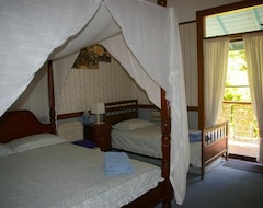 Hotel Riviera Bed & Breakfast (Advancetown, Australia)