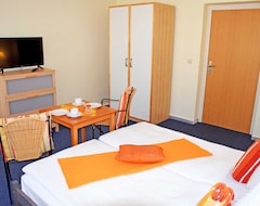 Hotel Budget Room B (With Shared Shower) 12 - Apartment House Sellin (Sellin, Njemačka)