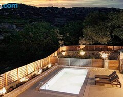 Koko talo/asunto Pool Villa Leonidas Crete (Kastelli Pediadas Heraklion, Kreikka)