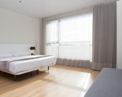 Khách sạn Vértice Roomspace Madrid (Madrid, Tây Ban Nha)