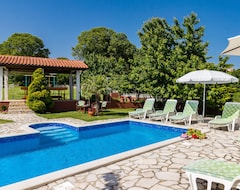 Toàn bộ căn nhà/căn hộ Holiday House In Unspoiled Nature In The Heart Of Istria, Ideal For Family Holidays (Bibici, Croatia)