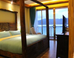 Sanseyunhe Luge Lake Hotel (Lijiang, China)