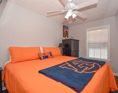 Toàn bộ căn nhà/căn hộ New! Steps To Jordan-hare And Auburn University - Sleeps 4! (Auburn, Hoa Kỳ)