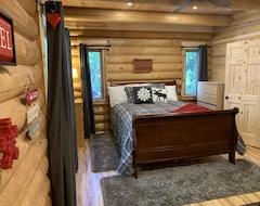 Entire House / Apartment Skyline Cabin - 3 Story Log Cabin In The Sierras (Alta, USA)