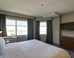 Hotel Four Points By Sheraton St. Catharines Niagara Suites (Thorold, Canada)