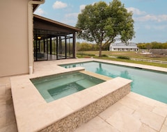 Toàn bộ căn nhà/căn hộ Pool,hammam,bbq,backyard,king Size Bed Masterbedroom (Richmond, Hoa Kỳ)