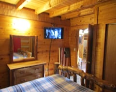 Hotel Log Cabin, Douglas Lake, Fishing,private Hot Tub, Free Wifi, Pet Friendly ! (Newport, USA)