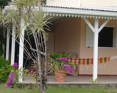 Toàn bộ căn nhà/căn hộ F2 Bottom corner villa with veranda and trees (Ducos, French Antilles)