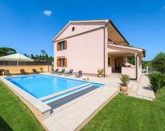 Toàn bộ căn nhà/căn hộ Lovely Villa With Private Pool In Central Istria (Cère, Pháp)