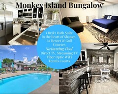 Casa/apartamento entero Monkey Island Bungalow ~ Pool ~ Tennis ~ Golf (Bernice, EE. UU.)