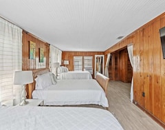 Entire House / Apartment New Historic Home | Sleeps 24 | Mardi Gras | Ev (Mobile, USA)