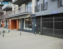 Entire House / Apartment Stylish Condo - Parking And Balcony (Cluj-Napoca, Romania)