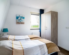 Hotel Spacious Holiday Home With Outdoor Spa, Located In A Holiday Park On The Water (Akkrum, Holland)