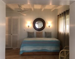 Otel Whales Tale Cottage- Tropical Island Charm On Man-o-war Cay With Beach Access (Hope Town, Bahamalar)