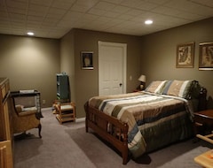 Cijela kuća/apartman Green Gables 2 Bedroom Basement Aprtmt, Sleeps 8, Ktchn, Lvng Rm, Private Ent. (Washington, Sjedinjene Američke Države)