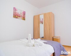 Tüm Ev/Apart Daire Sleek And Serene: 1br Apartment With Workspace (Bükreş, Romanya)