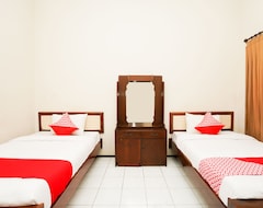 Khách sạn OYO 1430 Hotel Ratna Syariah (Probolinggo, Indonesia)