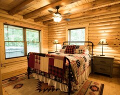 Hele huset/lejligheden Brand New, Secluded Log Cabin (Trafalgar, USA)