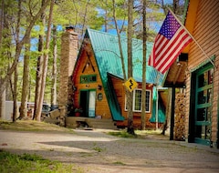 Entire House / Apartment Cozy Cabin Nestled In The Woods On All Season Road Seconds From The Trail System (Paradise, USA)