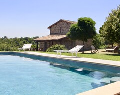 Toàn bộ căn nhà/căn hộ Farmhouse with private pool and Jacuzzi, with a splendid view of Lake Bolsena (Gradoli, Ý)