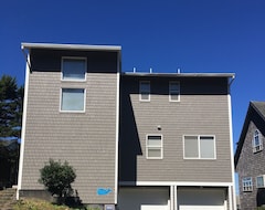 Entire House / Apartment Pacific Escape Oceanfront And Best Whale Watching In Town! Open Halloween! (Lincoln City, USA)