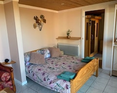 Hele huset/lejligheden Romantic Gite - Vin Rose - Pool, Private Hottub+sauna, On-site Wine Tasting Room (Chatenet, Frankrig)