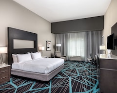 Holiday Inn Express & Suites Charlotte Airport, an IHG Hotel (Charlotte, ABD)