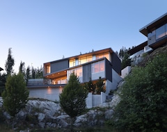 Koko talo/asunto Spectacular Architectural Home With Mountain + Ocean Views (Squamish, Kanada)