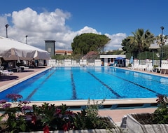 Toàn bộ căn nhà/căn hộ Rometta Marea: Villa In Residential Complex With Swimming Pool Just 100 Meters From The Sea (Rometta, Ý)