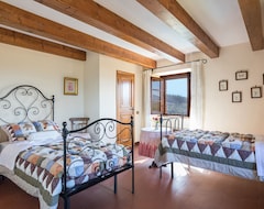 Hele huset/lejligheden Elegant Historic Villa, Sleeps 12, So Tastefully Reconstructed According To Tuscan Style With Stunn (Chiusdino, Italien)