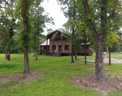 Entire House / Apartment Unique Log House Nestled In The Woods Near Billy Creek. (Talihina, USA)