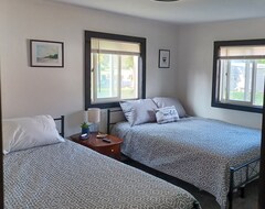 Entire House / Apartment Cozy Newly Renovated Home Minutes From Sebewaing Harbor Marina To Access Bay. (Sebewaing, USA)