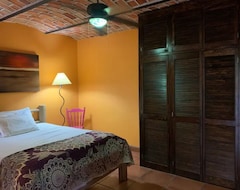 Hotel Lolitas Inn Gallery + Healing Arts Center (Chapala, Mexico)